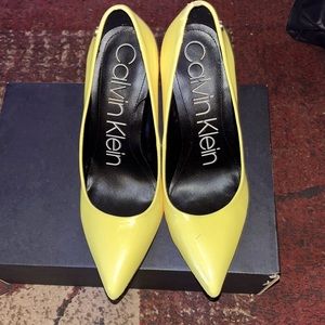 ✨👠Calvin Klein Florescent Yellow 4 inch Heels 👠✨